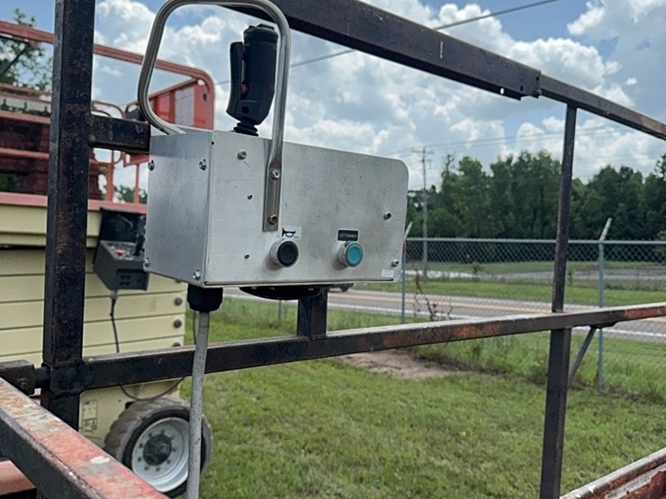 skyjack-scissor-lift-image-6