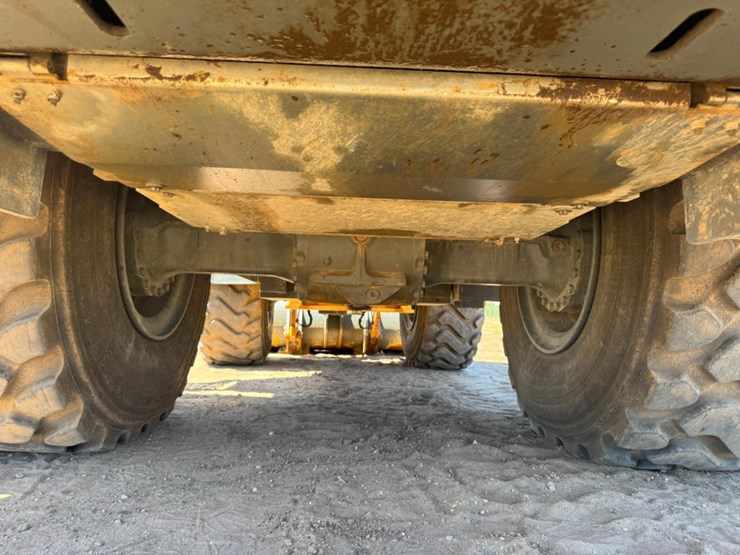 2021-liebherr-l556-image-29