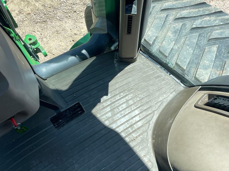 2013-john-deere-8360rt-image-50