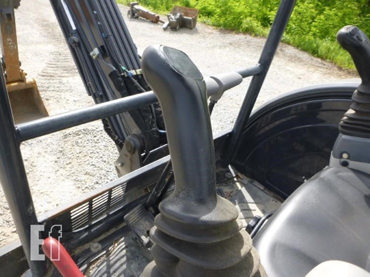 2021-deere-26g-image-10