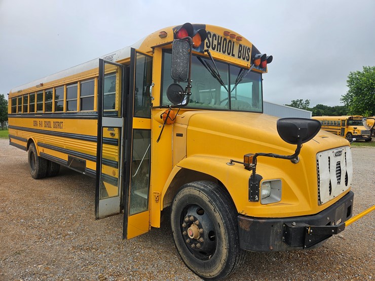 2005-freightliner-fs65-image-52