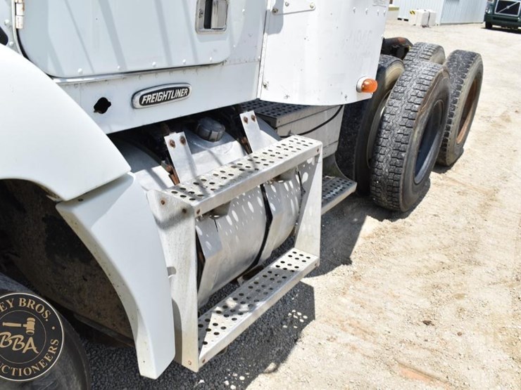 1999-freightliner-fld112-image-48