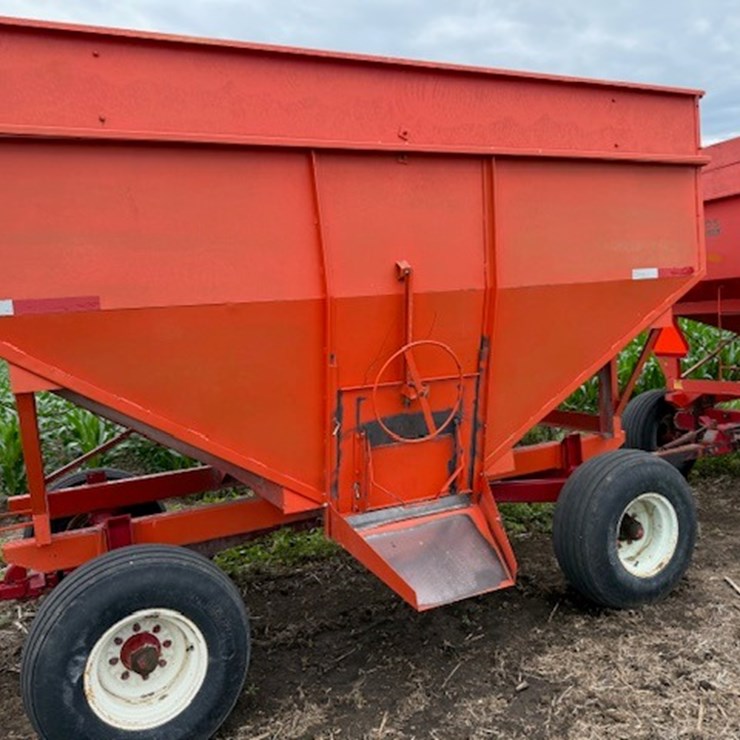 Killbros 375bu Gravity Flow Wagon on 10 ton Westendorf Gear