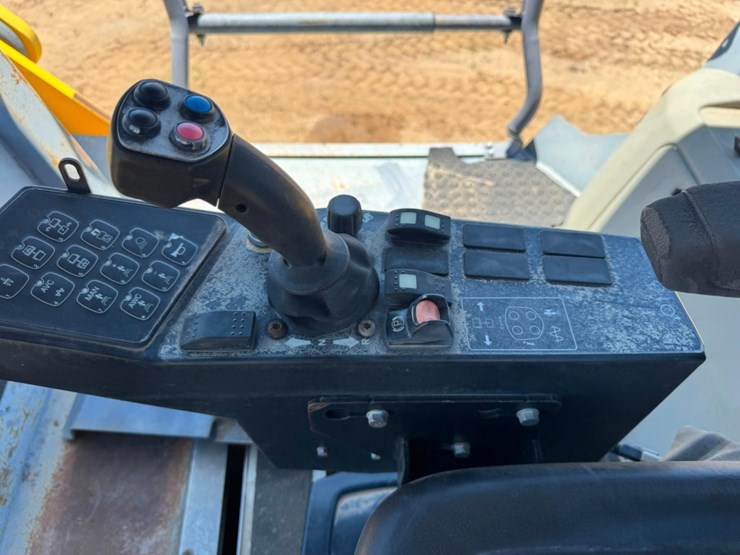 2014-dynapac-cc4200-image-35