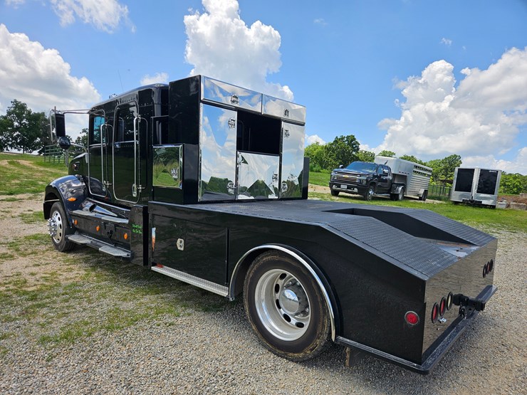 2007-peterbilt-335-image-13