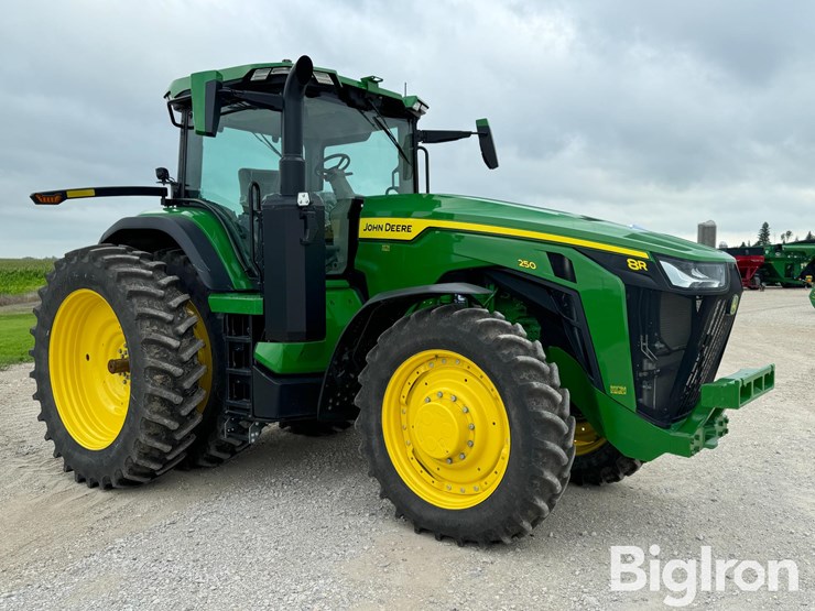2023-john-deere-8r-250-image-3