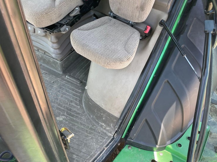 2013-john-deere-8360rt-image-44