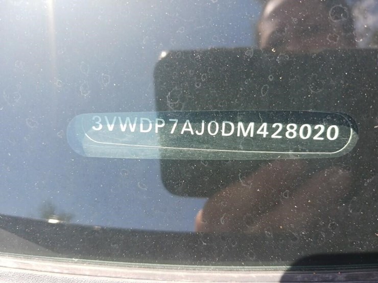 2013-volkswagen-jetta-runs/moves-se-pzev-image-4