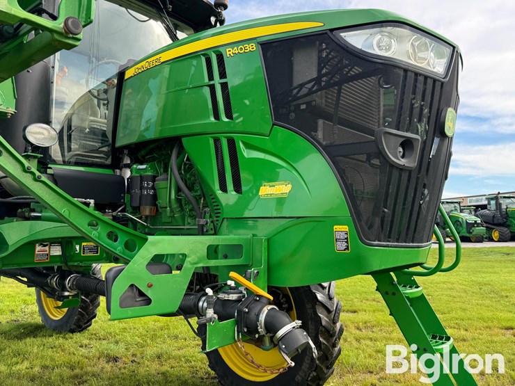 2020-john-deere-r4038-image-10