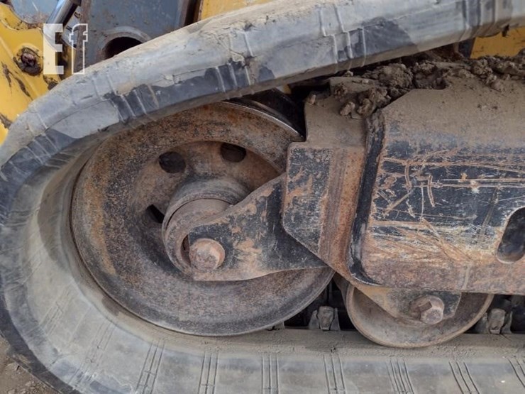 deere-323d-image-32
