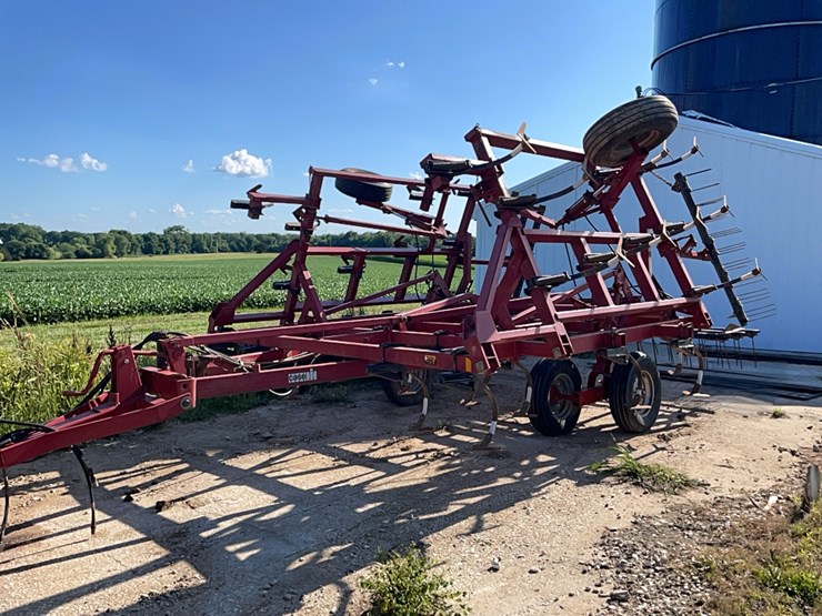 cih-4800-field-cultivator-image-1