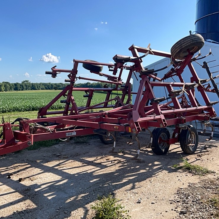 CIH 4800 Field Cultivator