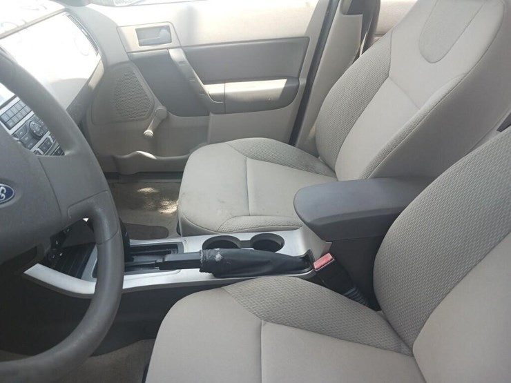 2008-ford-focus-s-image-3
