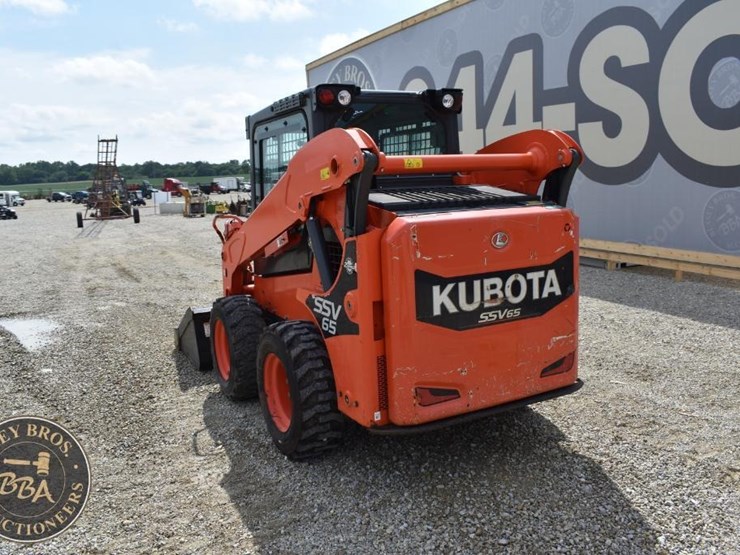 2020-kubota-ssv65-image-11
