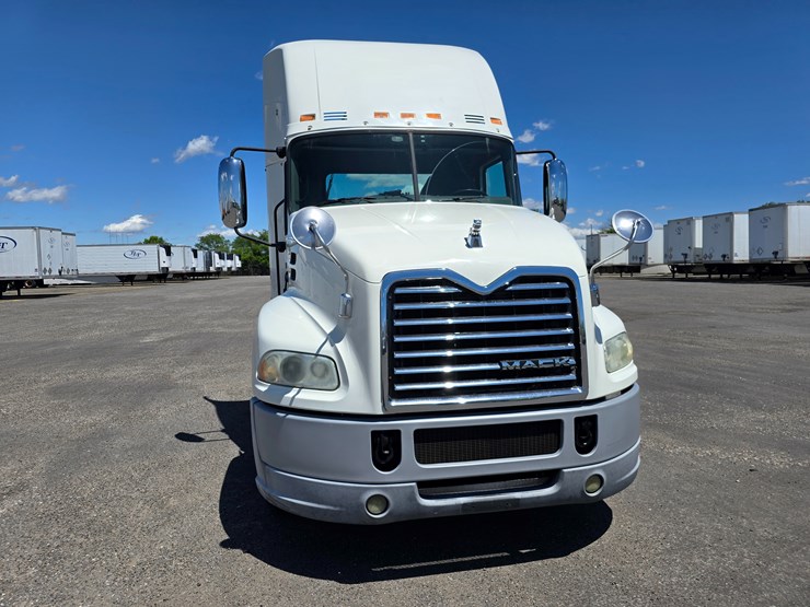 #16603-•-2016-mack-cxu613-day-cab-image-27