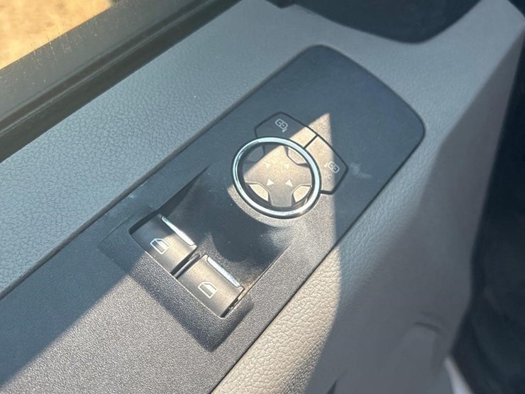 2020-ford-f350-xl-image-36
