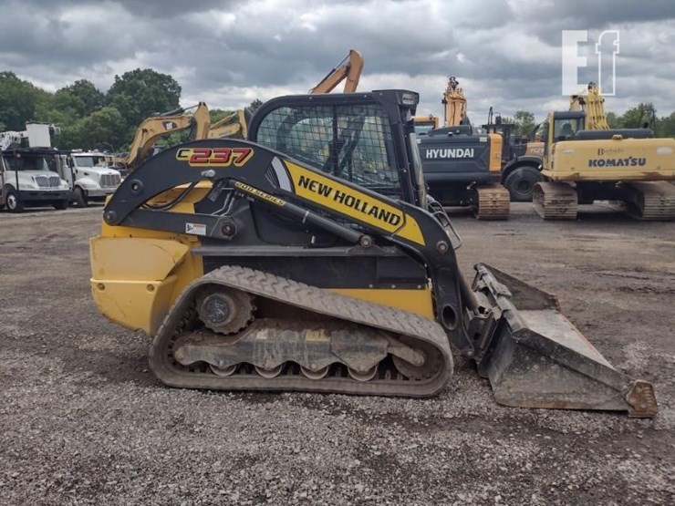 new-holland-c237-image-3