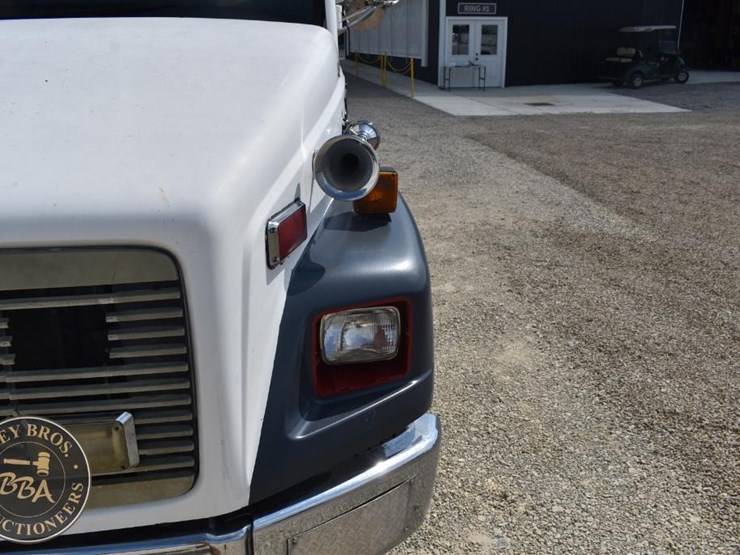 1999-freightliner-fl60-image-18