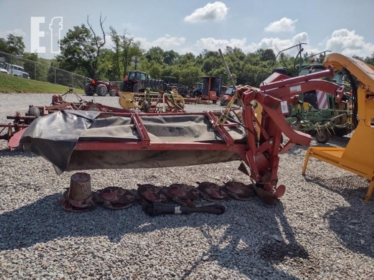 2013-new-holland-h6740-image-1