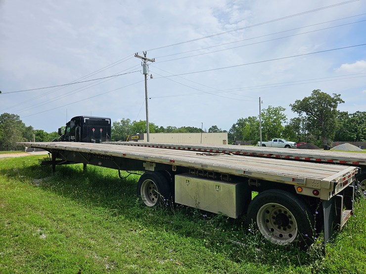 2005-utility-48'-x-102"-image-8
