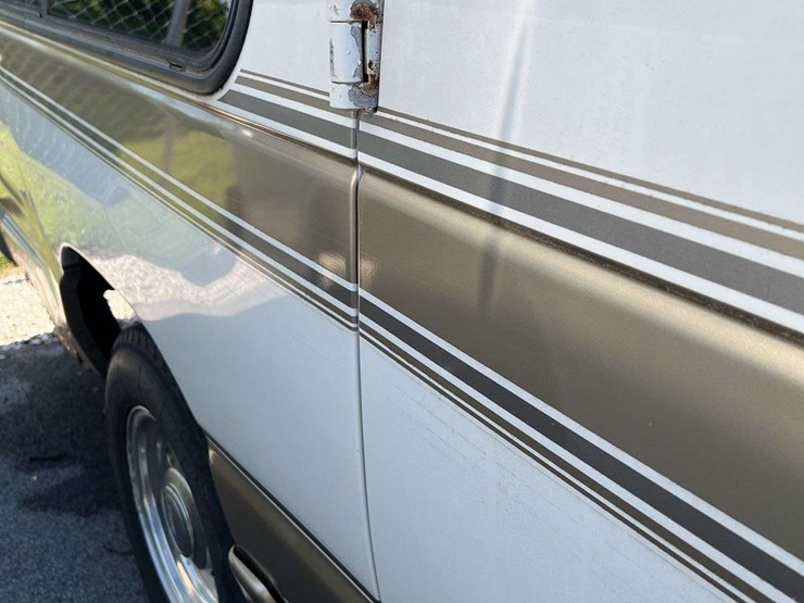 2002-ford-e250-image-5