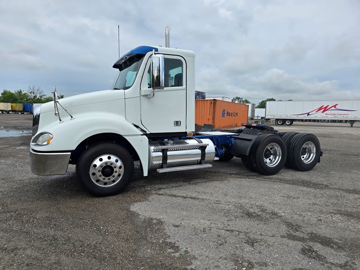 2018-freightliner-columbia-120-image-5
