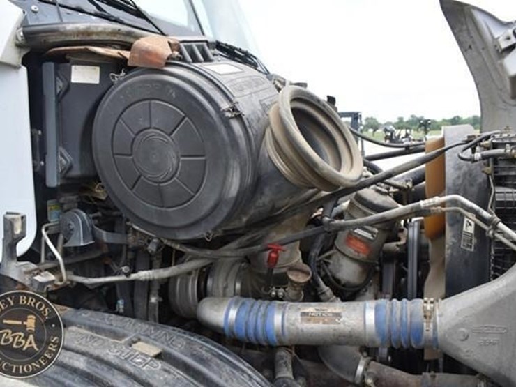 2002-freightliner-century-112-image-37
