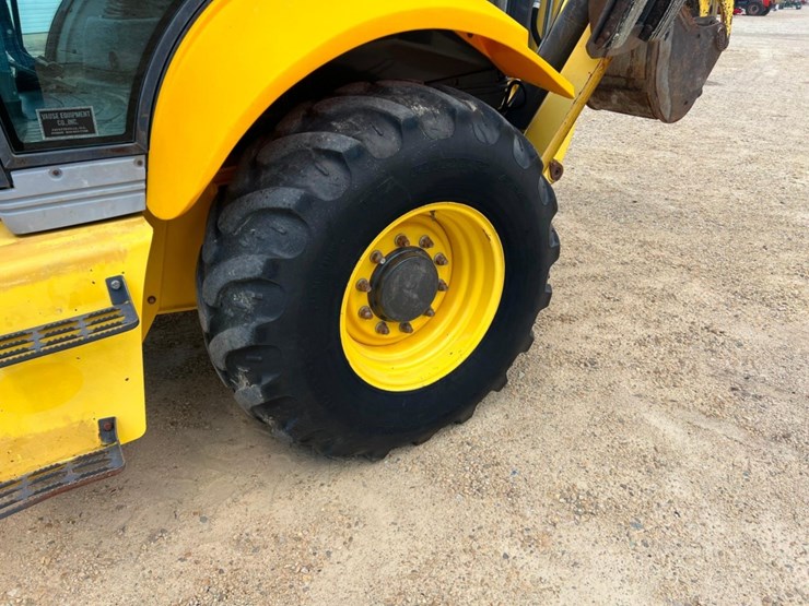2011-new-holland-b95b-image-42