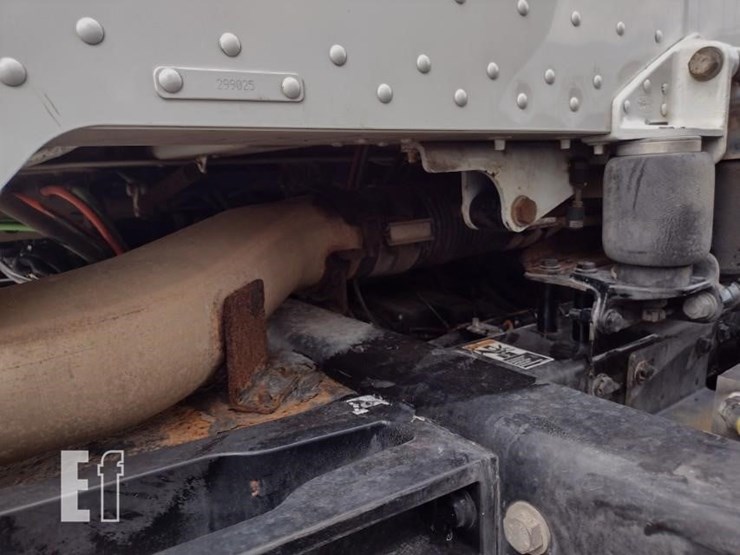 2016-peterbilt-367-image-52