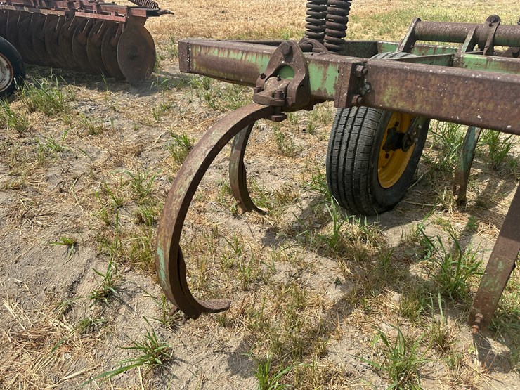 john-deere-100-image-17