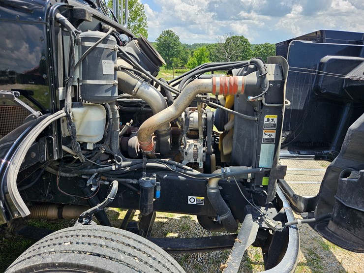 2007-peterbilt-335-image-50