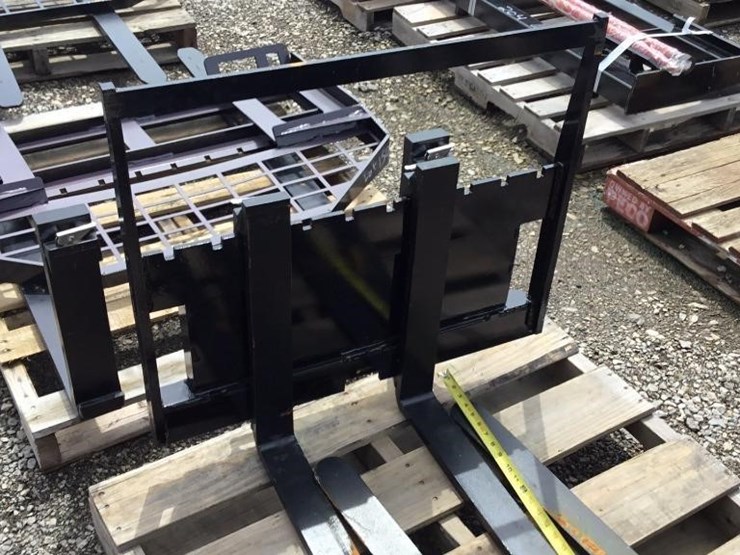 new-giyi-mini-skid-steer-fork-attachment-image-6