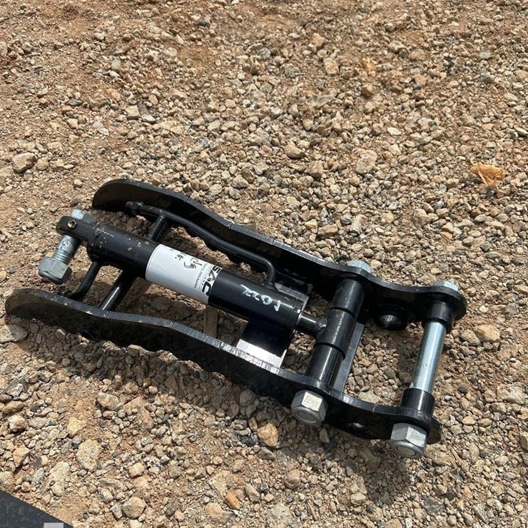 MINI EXCAVATOR HYDRAULIC THUMB