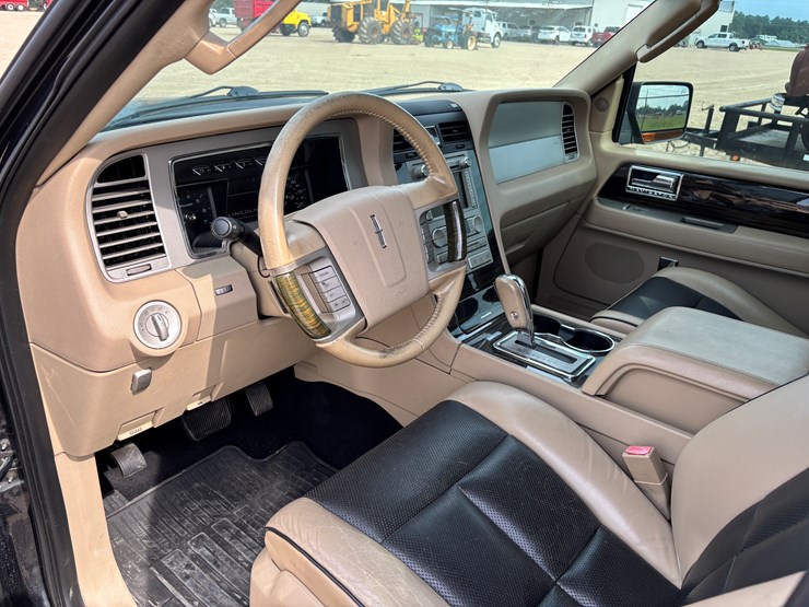 2009-lincoln-navigator-image-8