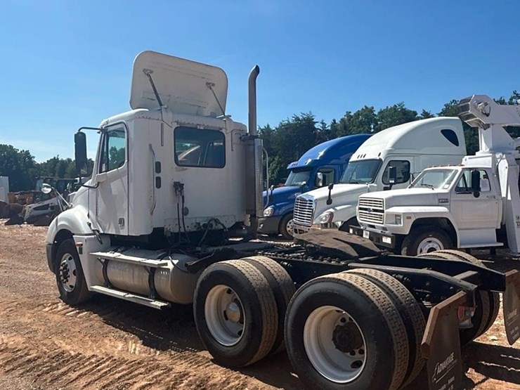2006-freightliner-columbia-120-image-24