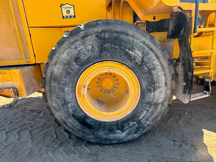 2013-deere-824k-image-39