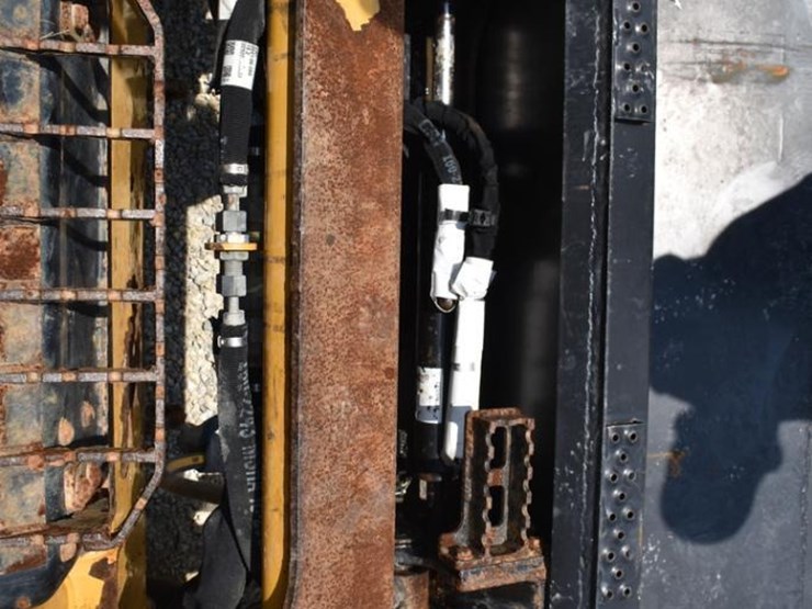 2021-caterpillar-262d3-image-45