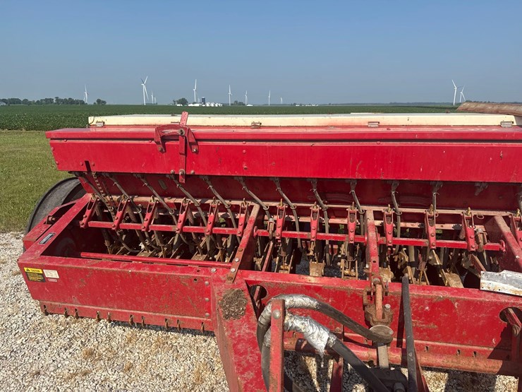 18x7-ih-510-grain-drill-image-11
