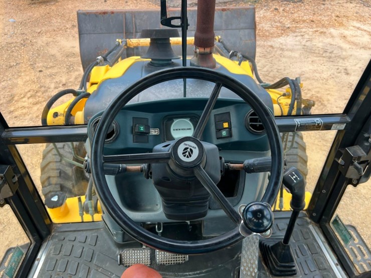 2011-new-holland-b95b-image-28