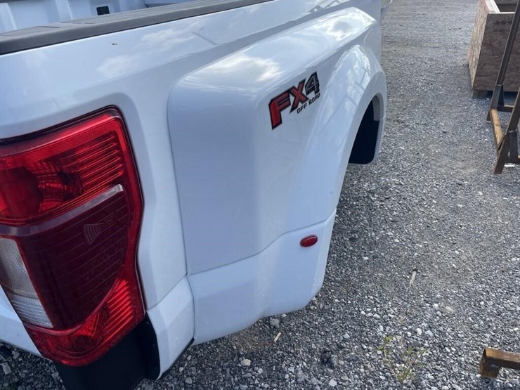2021-ford-f350-image-9