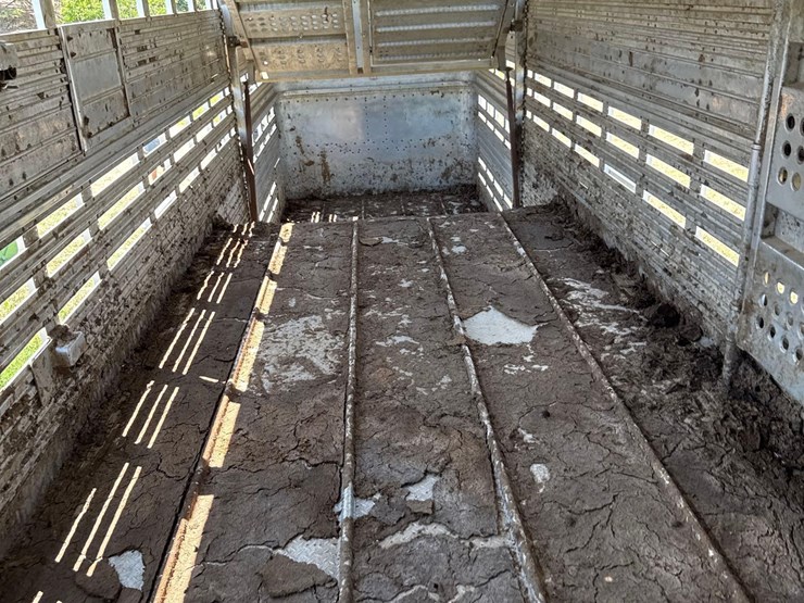 1981-wilson-livestock-trailer-image-21