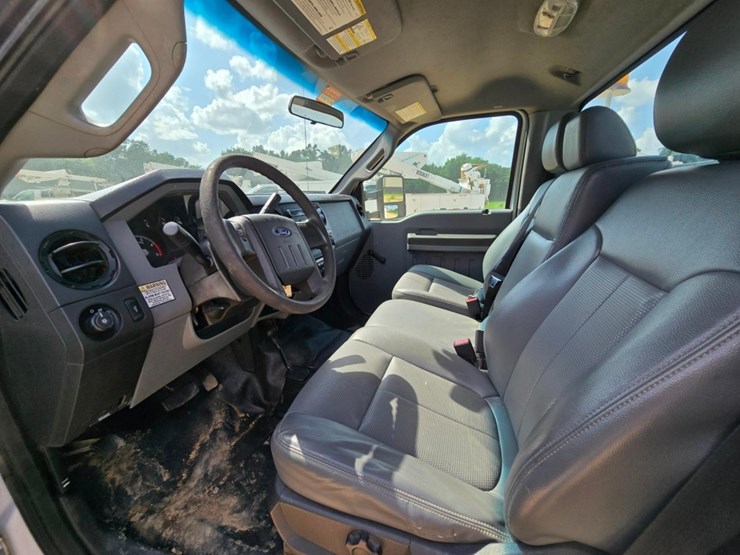 2014-ford-f550-image-18