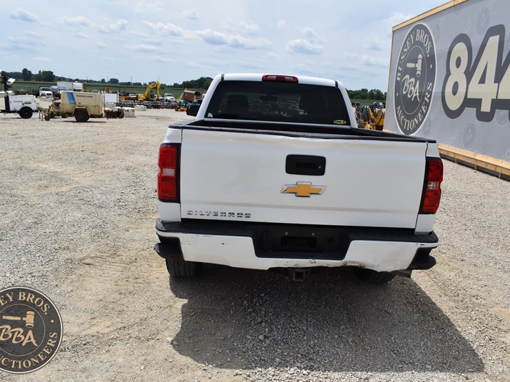 2017-chevrolet-silverado-1500-image-4