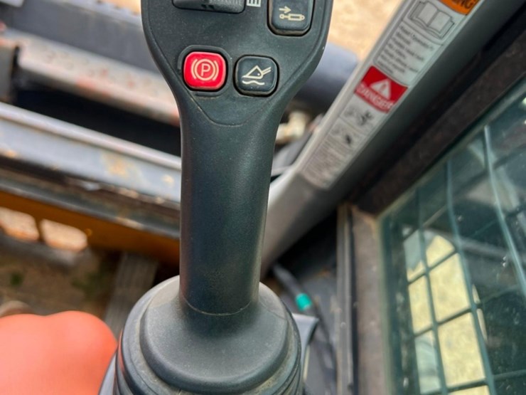 2021-new-holland-c327-image-16