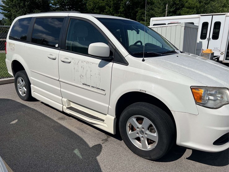 2012-dodge-grand-caravan-image-4