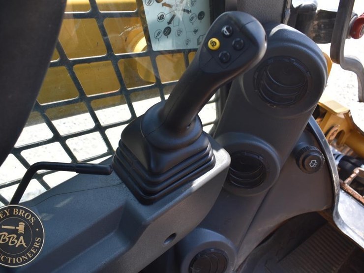 2021-caterpillar-262d3-image-46