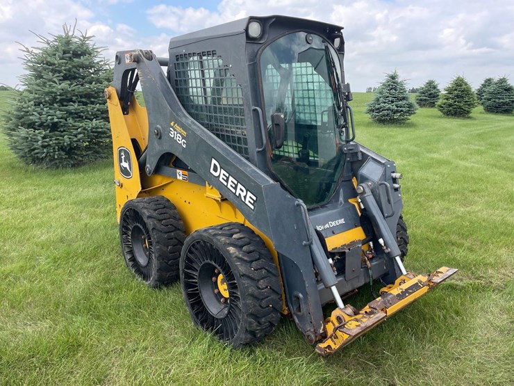 2019-deere-318g-image-1