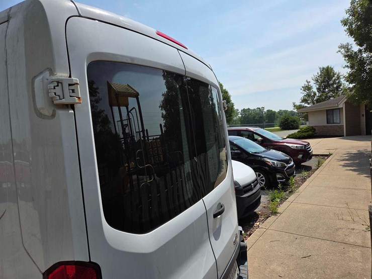 2016-ford-transit-t-250-van-image-11