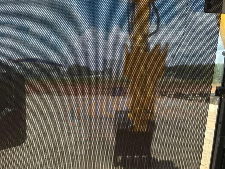 2021-komatsu-pc210-lc-11-image-32