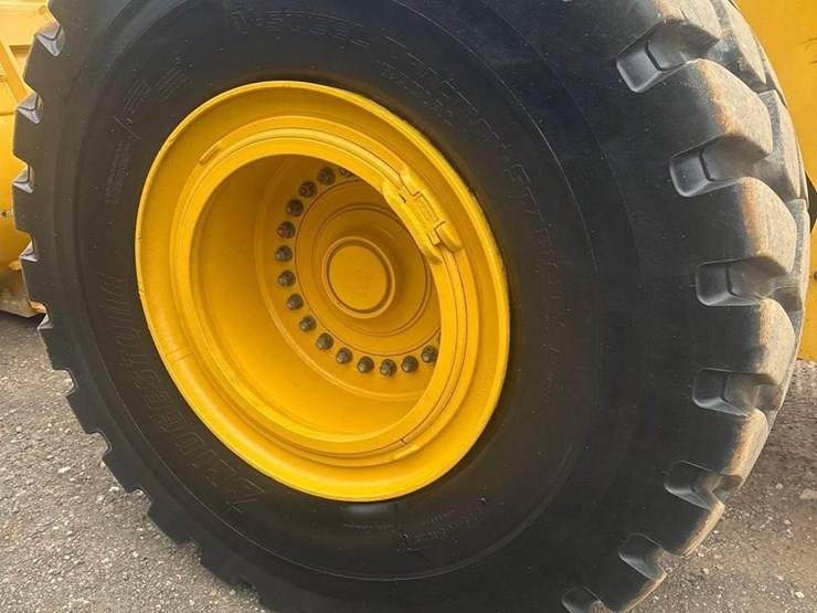 2020-deere-844l-image-29